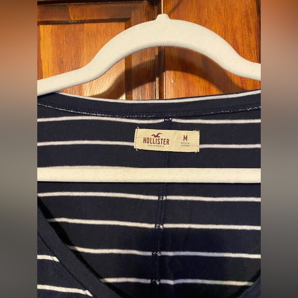 Hollister Navy Blue/White Striped Short Sleeve Tee Loose Fit V Neck Raw Hem M - Picture 3 of 5